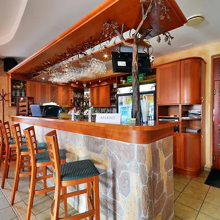 Restaurace A Penzion Kamenec-3